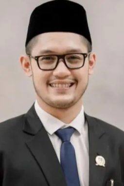Menyeberangi Sungai Demi Sekolah, Akses Pendidikan di Pedalaman Katingan Jadi Sorotan